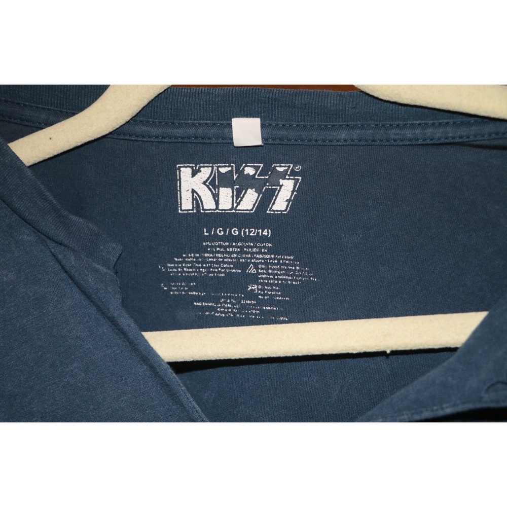 KISS Women’s Vneck Graphic Tee - Picture 4 of 6